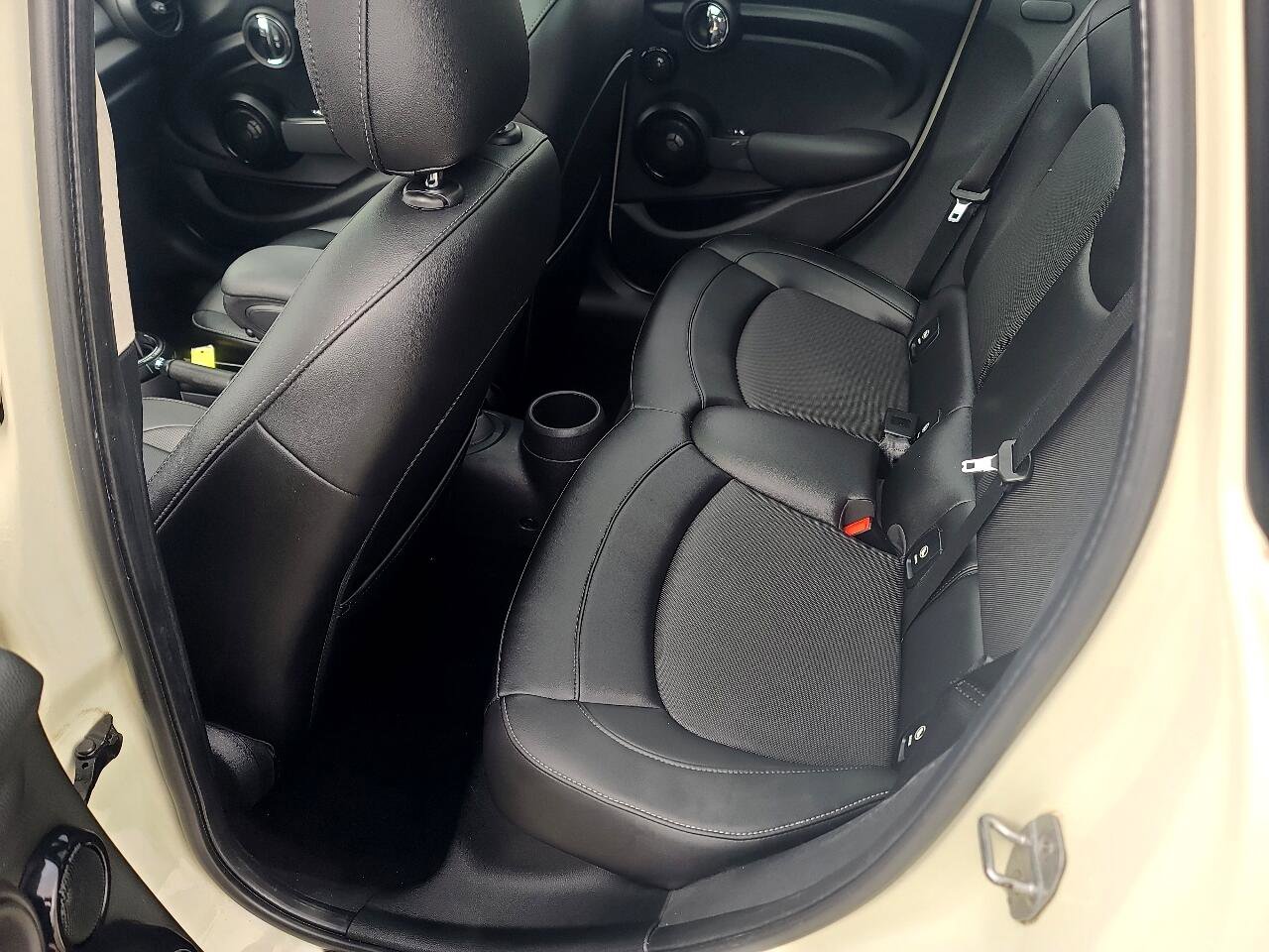 Used 2016 MINI Cooper 4-Door Hardtop image 11