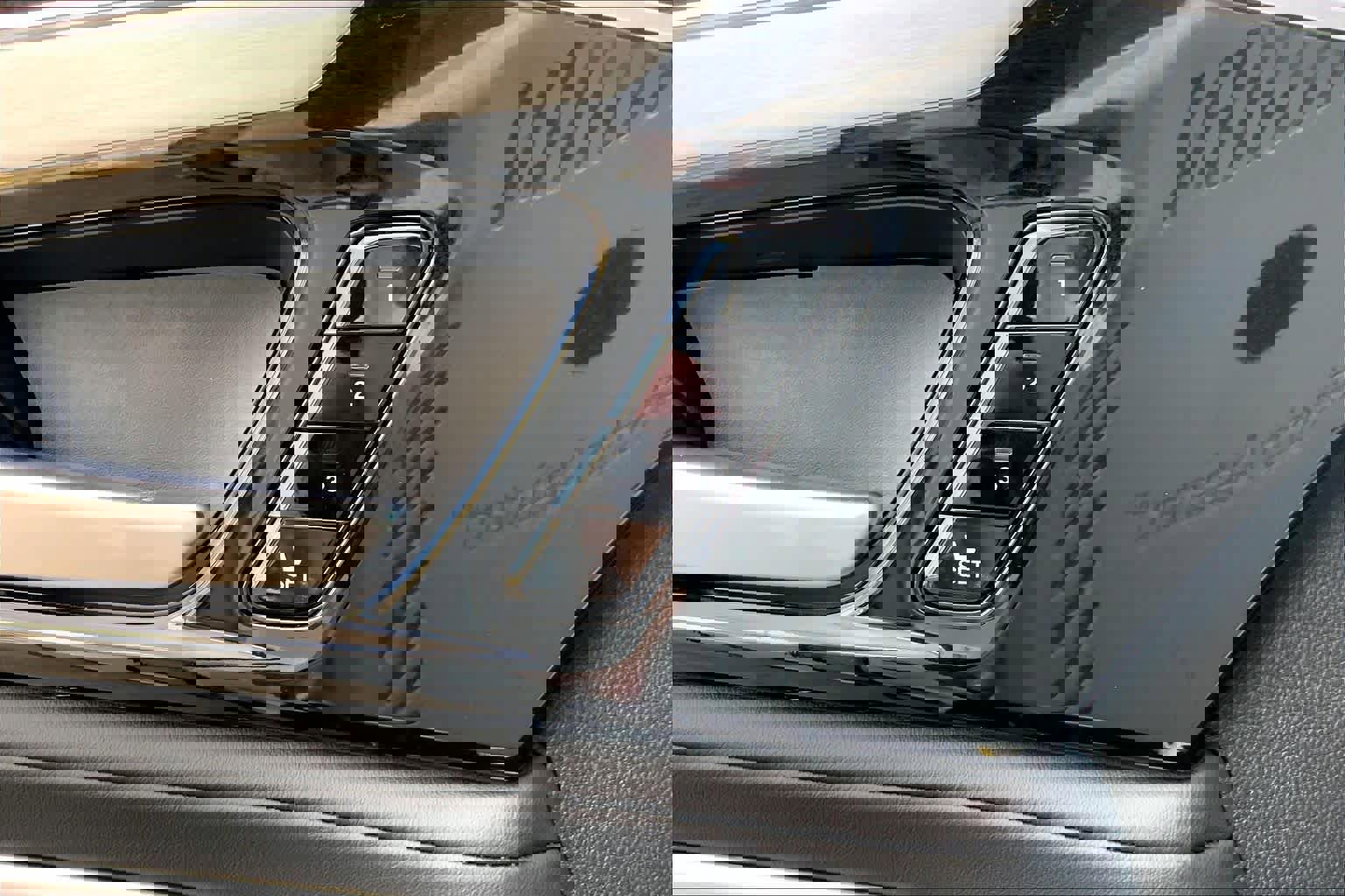 Certified 2025 Acura MDX SH-AWD w/ Technology Package image 32