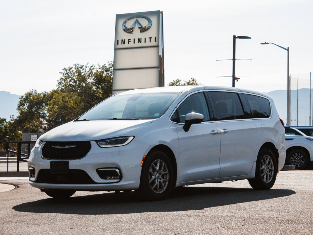 Used 2023 Chrysler Pacifica Touring-L