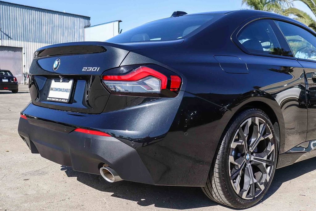Used 2025 BMW 230i Coupe w/ Premium Package RWD image 11
