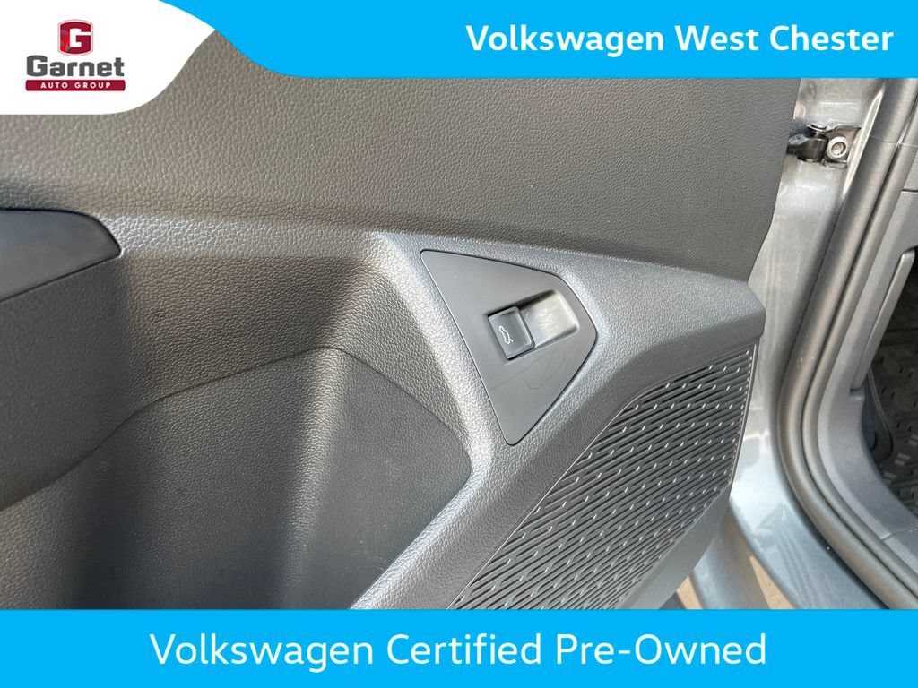 Certified 2025 Volkswagen Jetta SE w/ Black Wheel Package FWD image 14