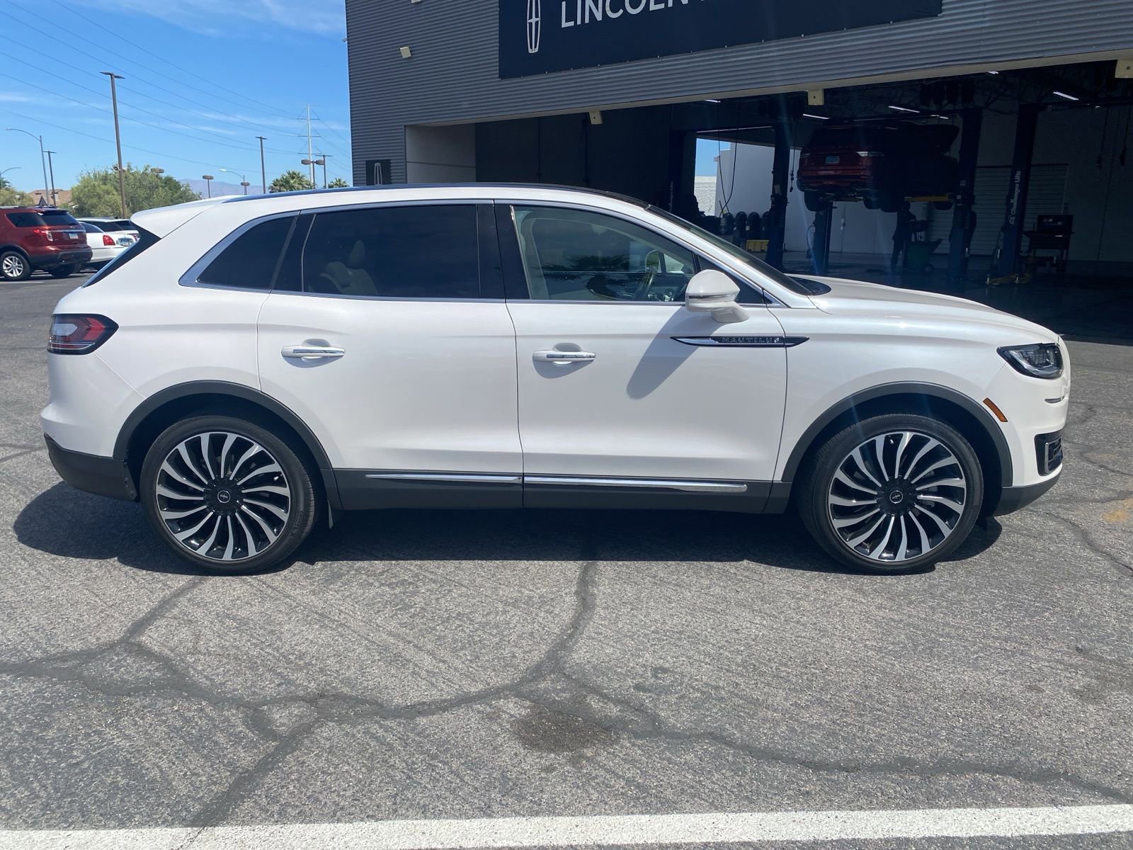 Used 2019 Lincoln Nautilus Black Label w/ Cargo Utility Package image 4