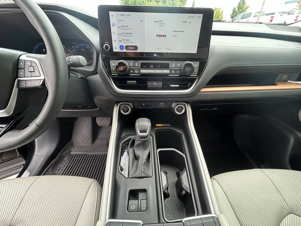 Used 2025 Toyota Grand Highlander AWD Hybrid image 17