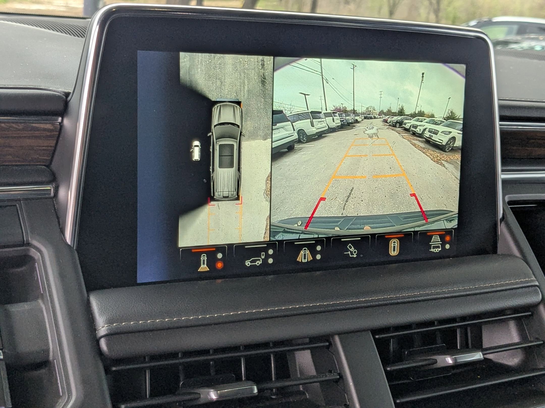 Used 2023 Chevrolet Suburban High Country w/ Advanced Technology Package image 17