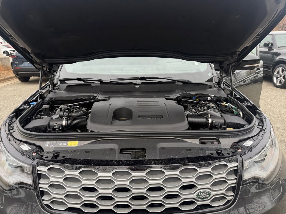 New 2026 Land Rover Discovery Limited Edition AWD/4WD image 16