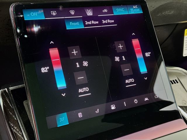 New 2025 Cadillac Escalade IQ Luxury 1 w/ Smart Trailering package image 12