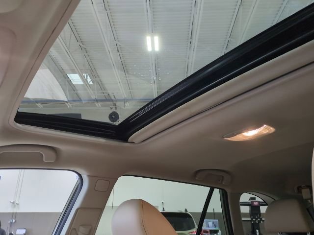 Used 2017 Subaru Outback 3.6R Limited image 17