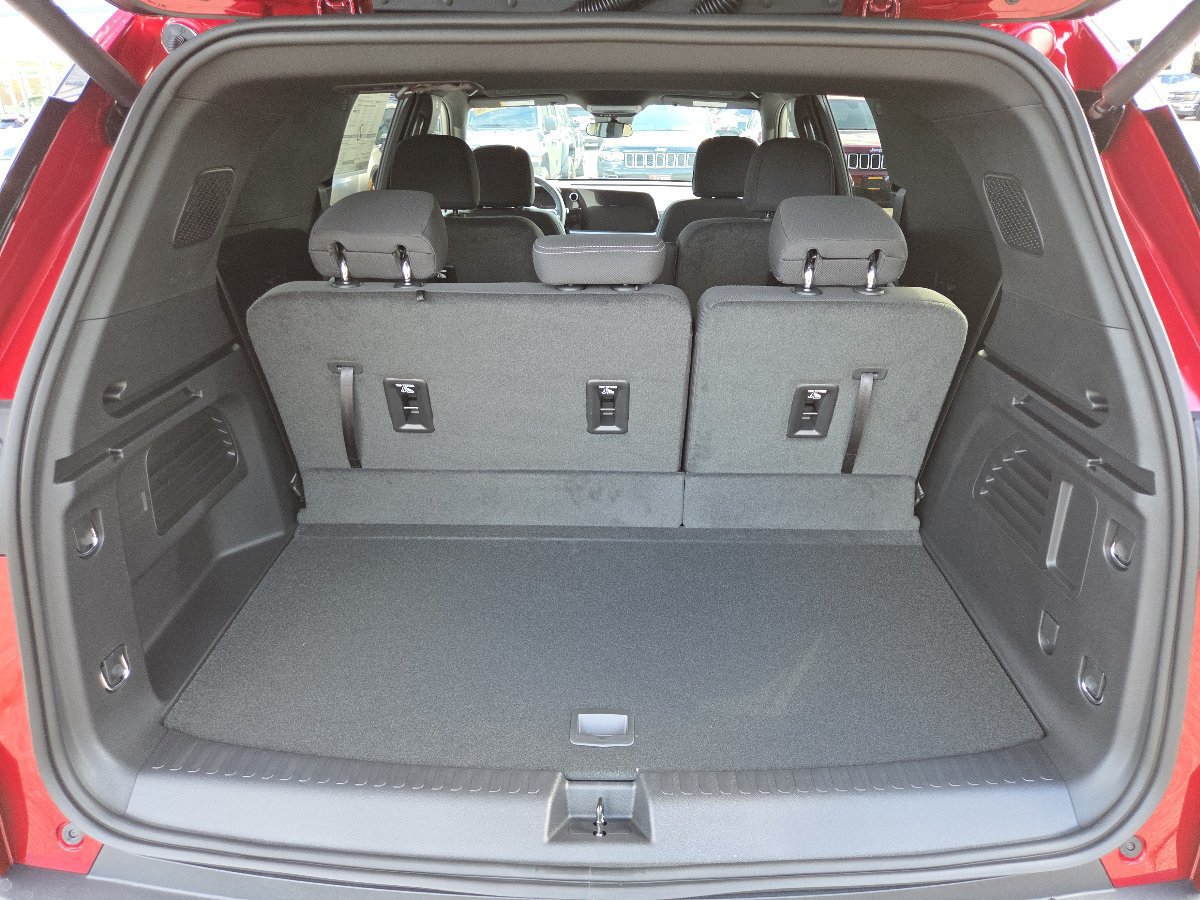 New 2027 Chevrolet Traverse LT AWD/4WD image 23
