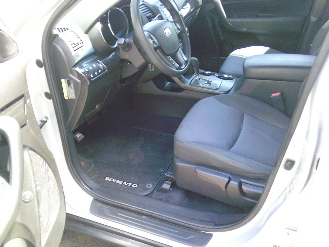 Used 2012 Kia Sorento LX w/ Convenience Pkg image 7