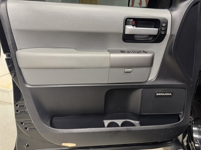 Used 2015 Toyota Sequoia Limited AWD/4WD image 20