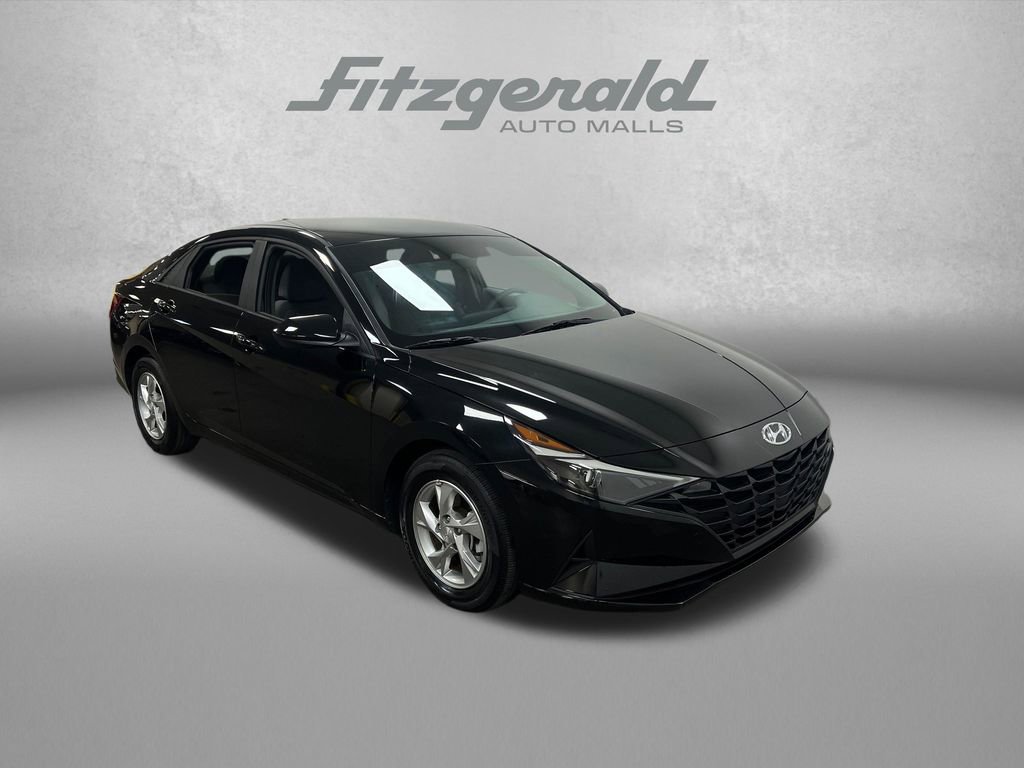 Used 2023 Hyundai Elantra SE w/ Cargo Package FWD image 9
