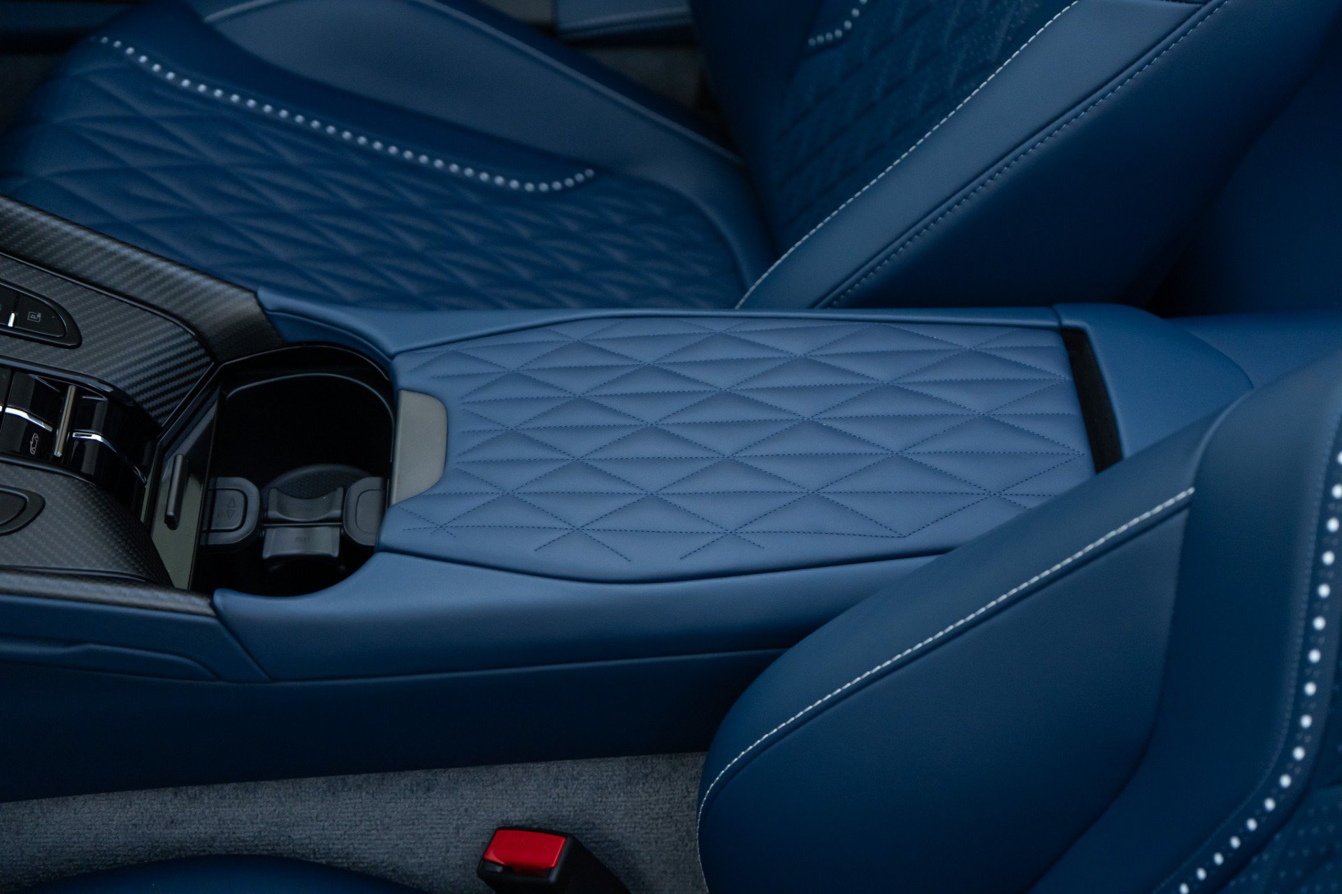 Used 2025 Aston Martin DB12 Convertible RWD image 28