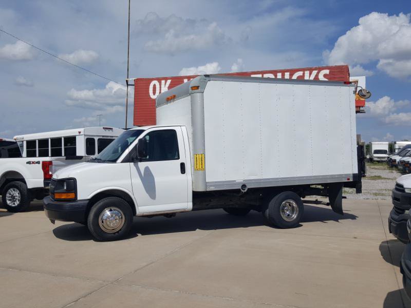 Used 2012 Chevrolet Express 3500 RWD image 2