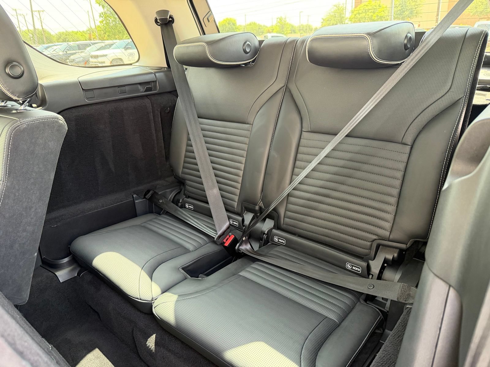 Used 2017 Land Rover Discovery First Edition AWD/4WD image 23