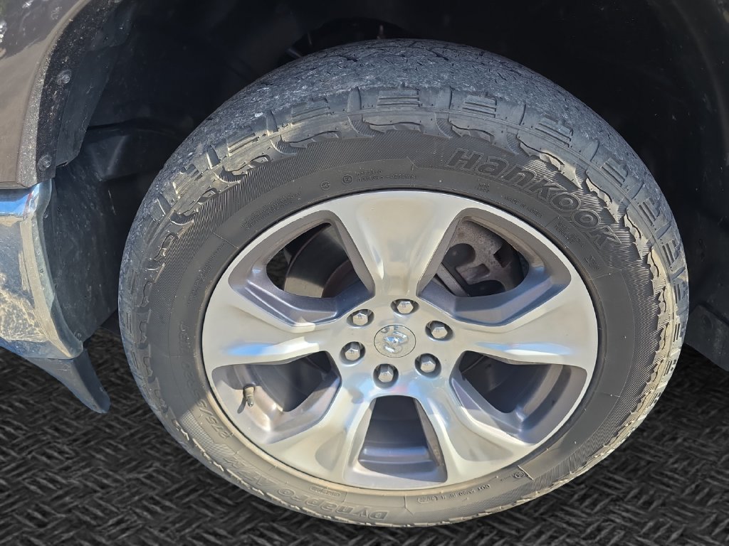 Used 2022 RAM 1500 Laramie AWD/4WD image 11