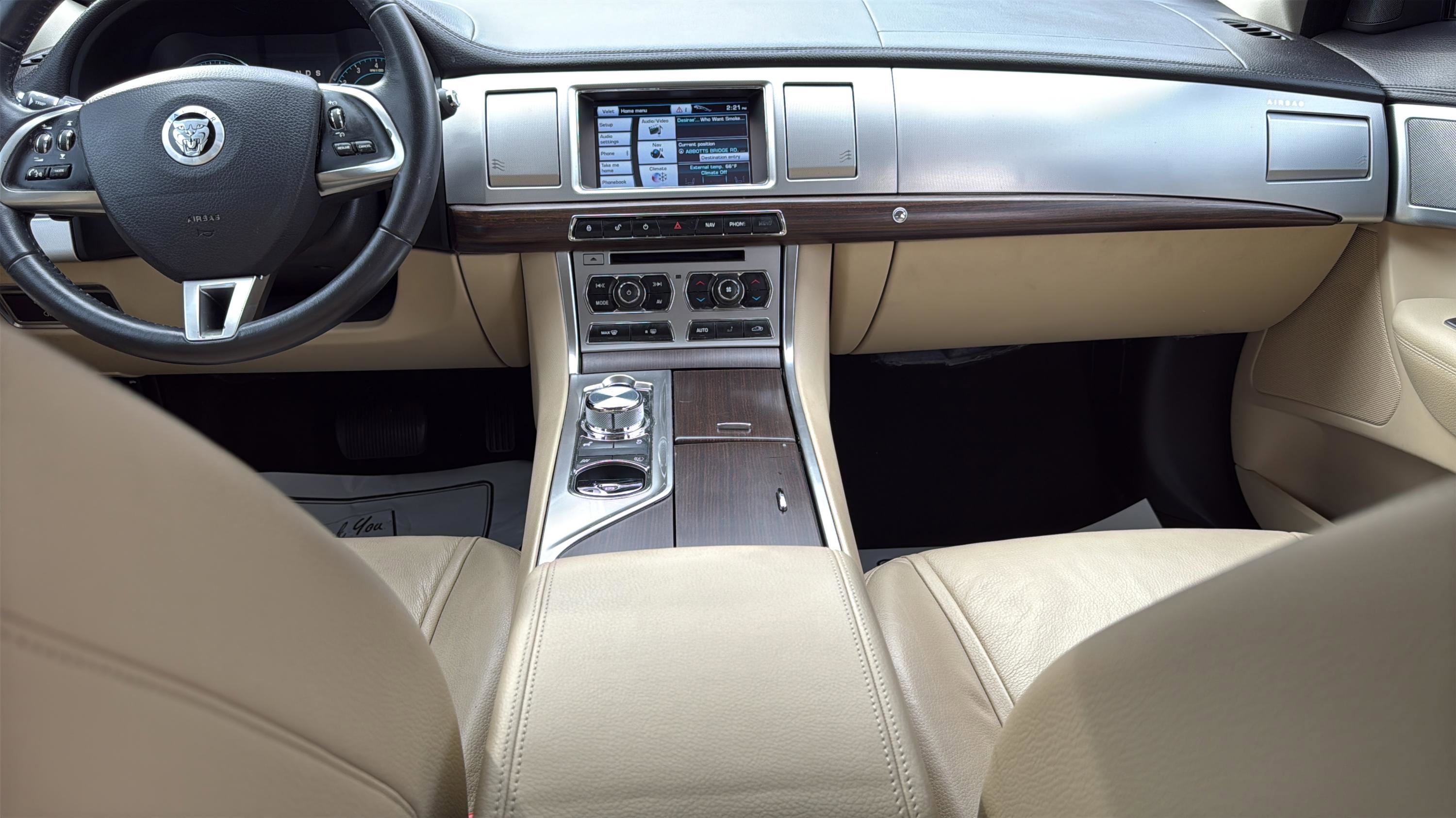 Used 2012 Jaguar XF image 34