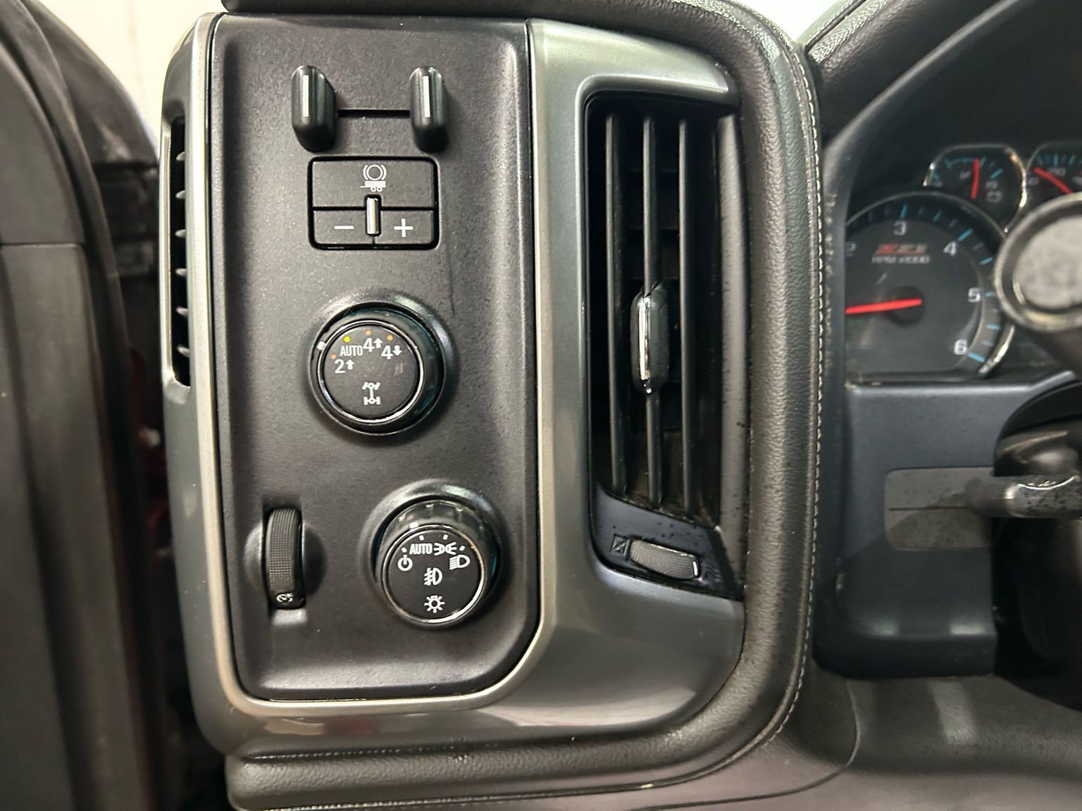 Used 2018 Chevrolet Silverado 1500 LTZ Z71 w/ LTZ Plus Package image 14