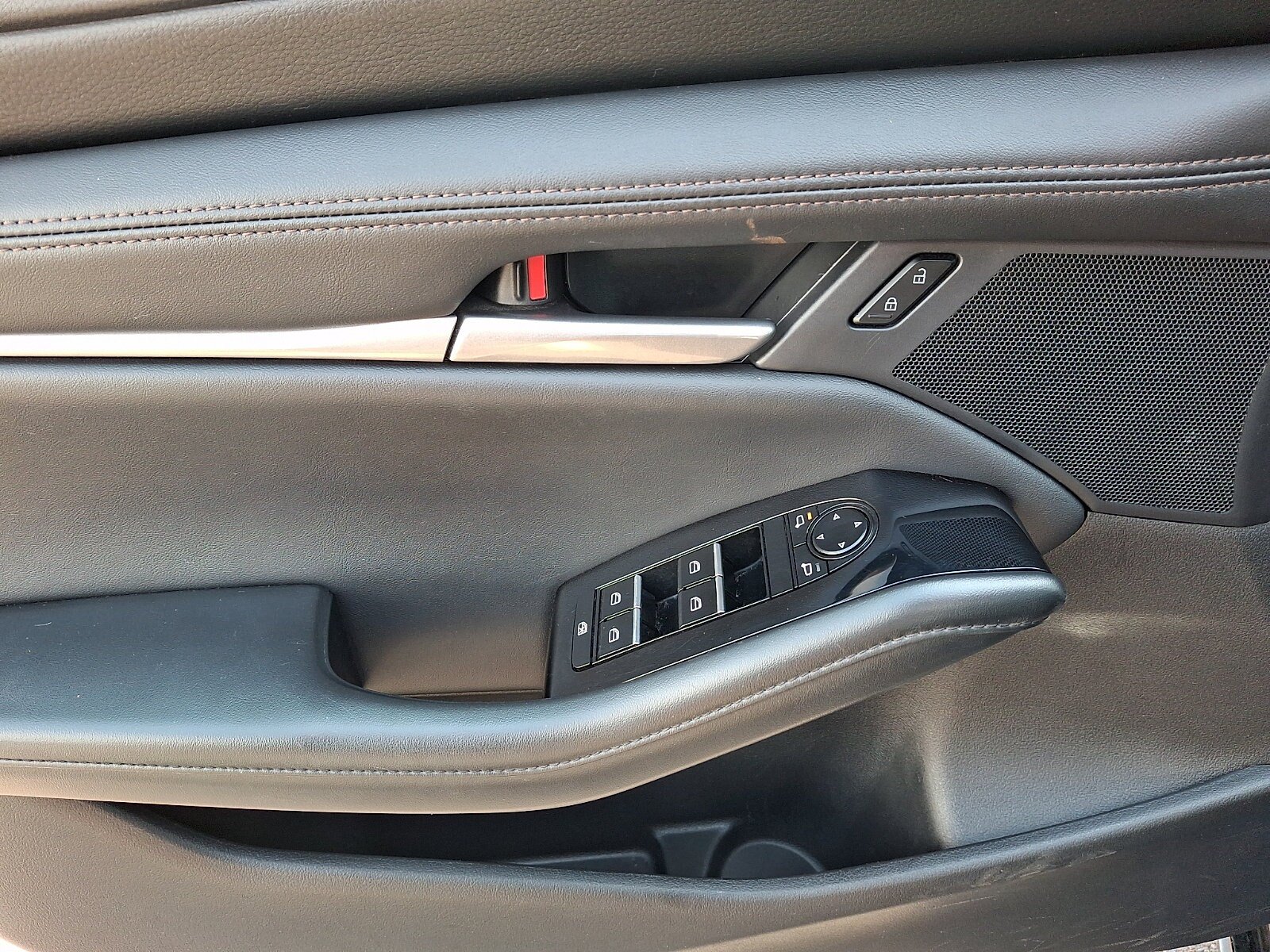 Used 2024 MAZDA MAZDA3 s FWD image 12