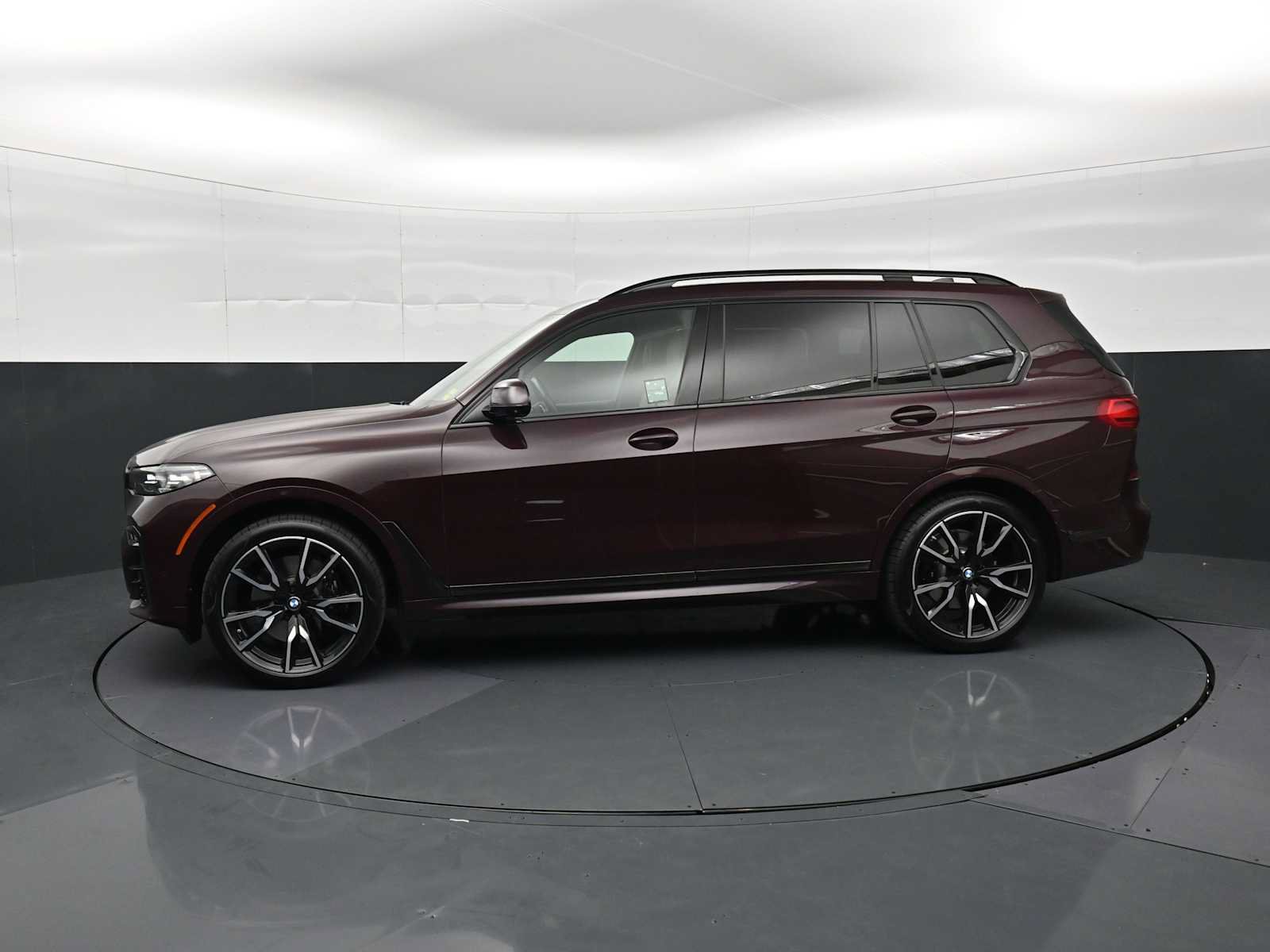 Used 2021 BMW X7 xDrive40i w/ M Sport Package AWD/4WD image 8