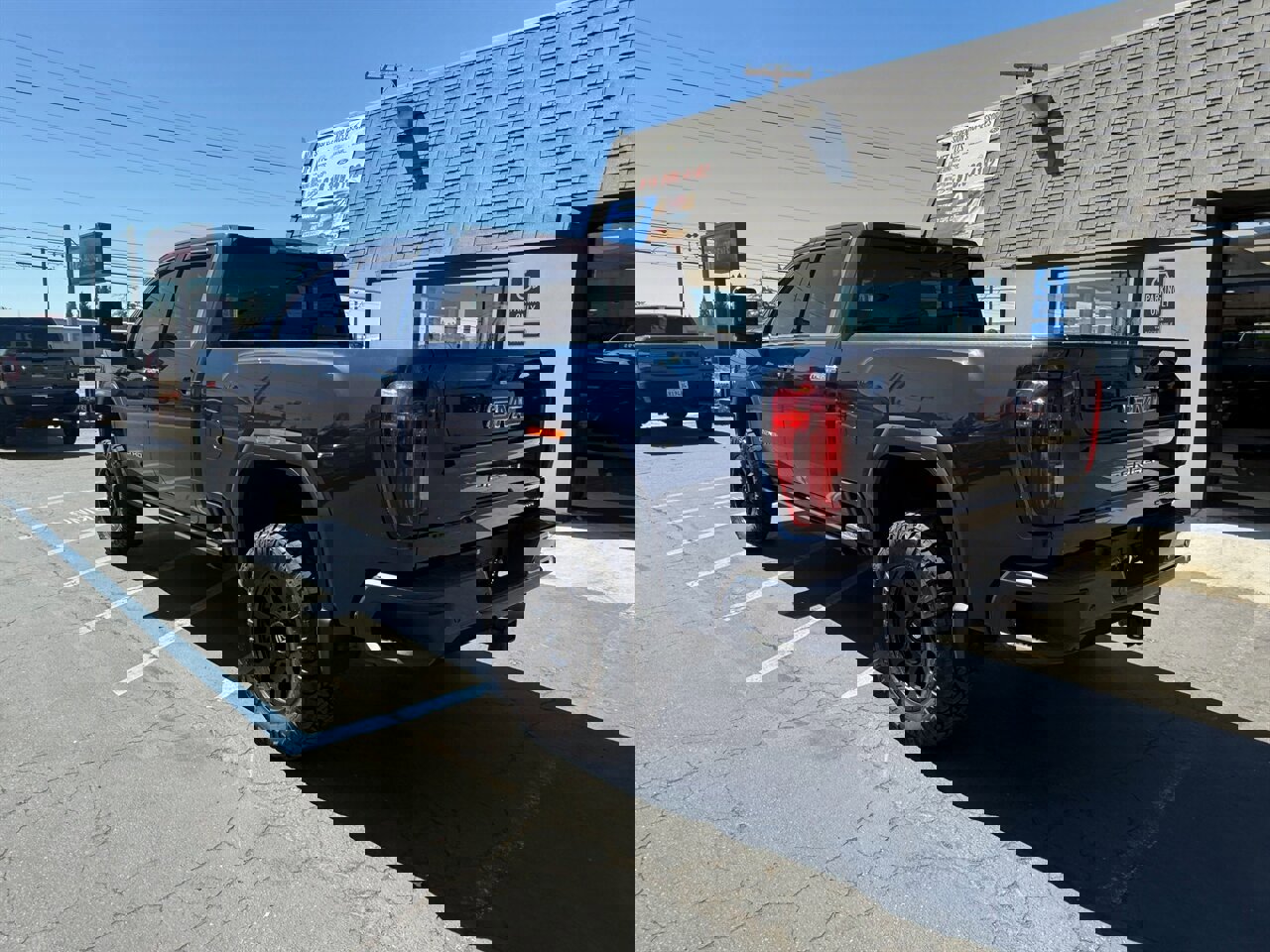 Used 2021 GMC Sierra 2500 Denali w/ Denali Ultimate Package image 8