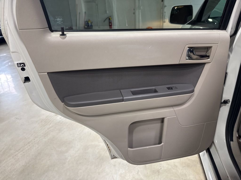 Used 2010 Mercury Mariner Premier image 32