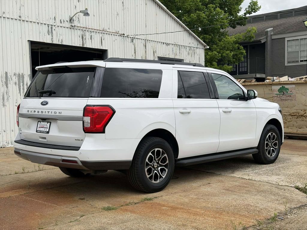 Used 2024 Ford Expedition Max XLT AWD/4WD image 3