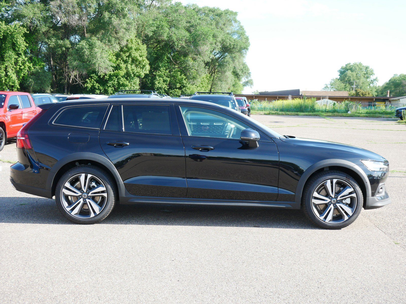 New 2026 Volvo V60 B5 Cross Country Plus w/ Climate Package AWD/4WD image 2