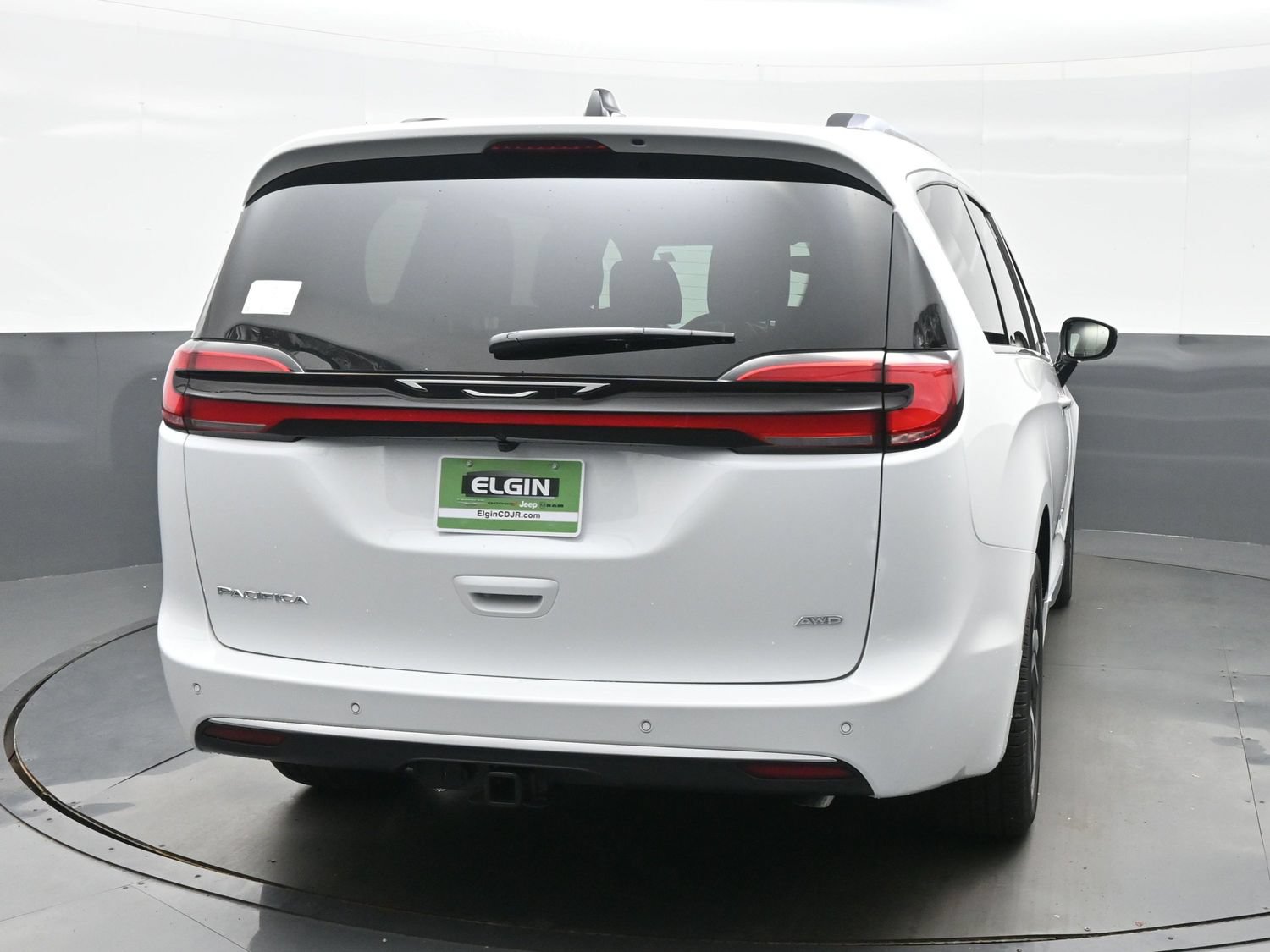 New 2027 Chrysler Pacifica Pinnacle w/ Theater Group AWD/4WD image 7
