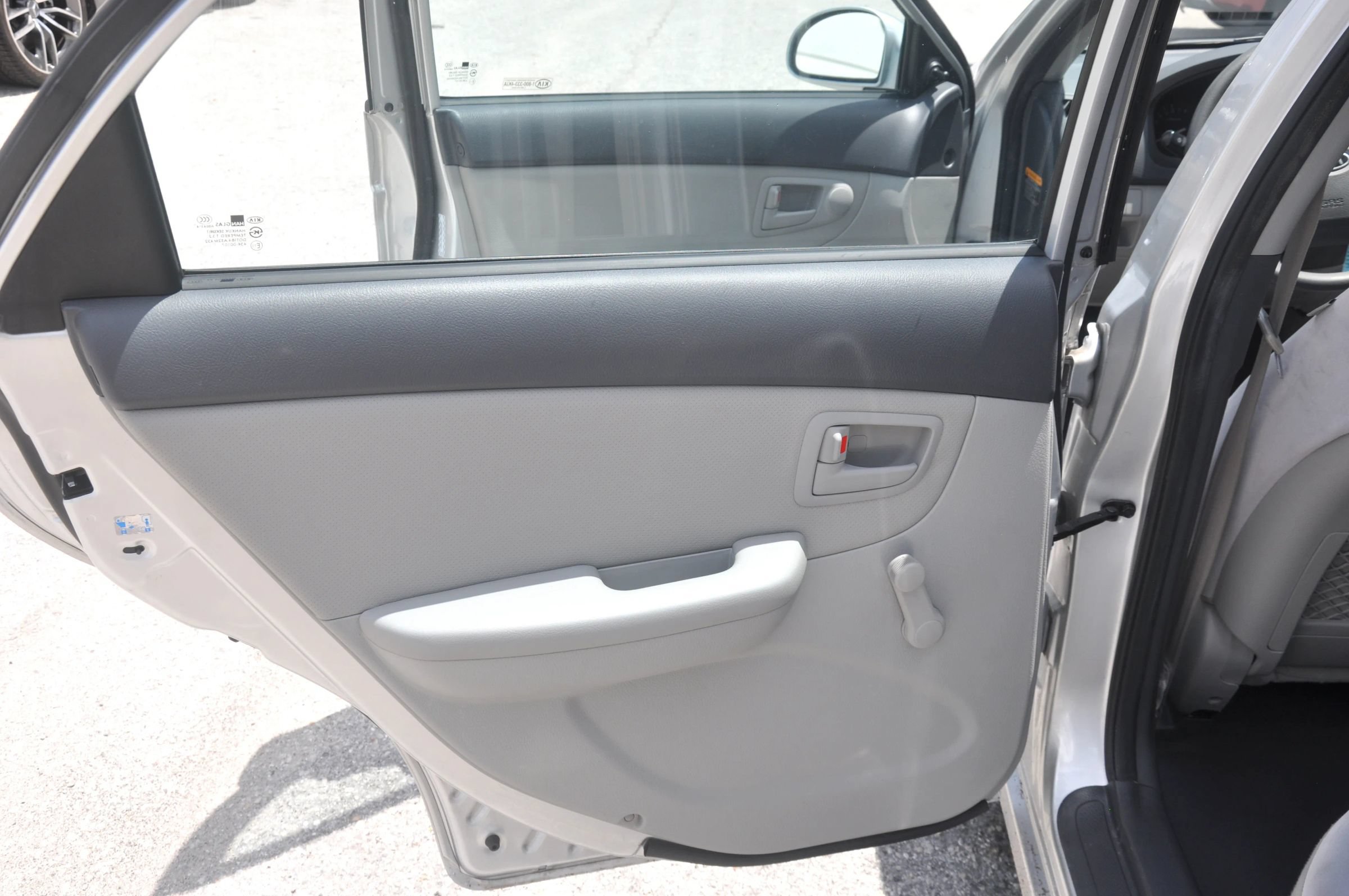Used 2009 Kia Spectra LX FWD image 11