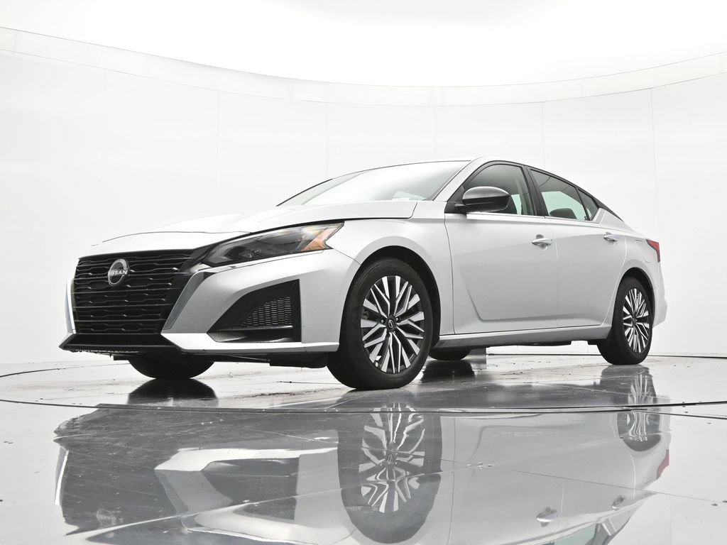 Certified 2025 Nissan Altima 2.5 SV FWD image 36