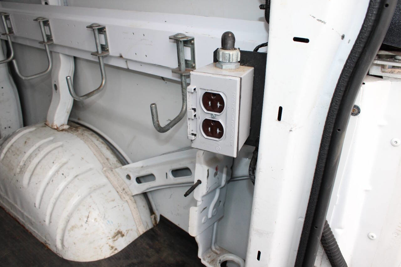 Used 2015 Chevrolet Express 2500 image 20