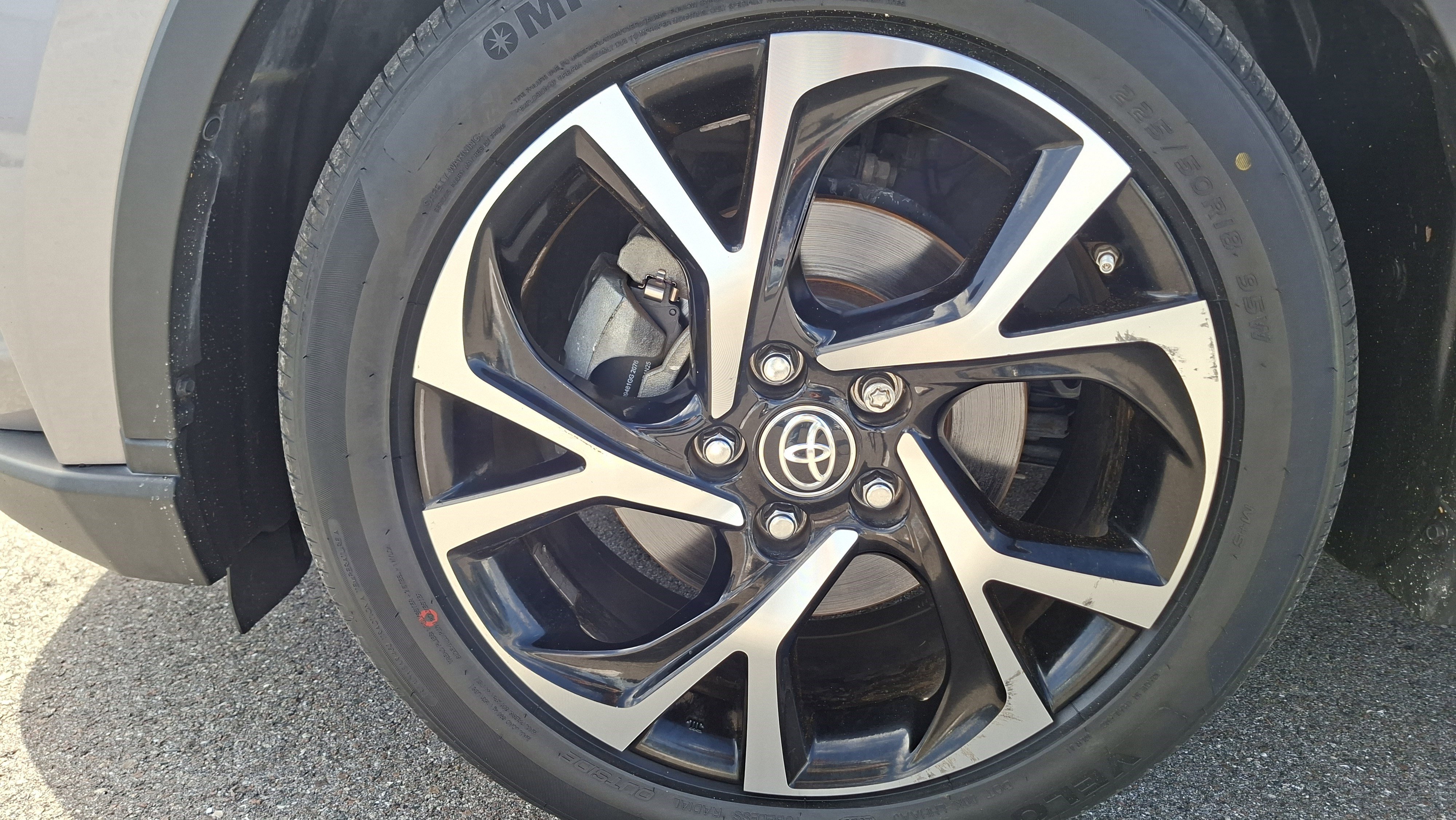 Used 2020 Toyota C-HR XLE image 25