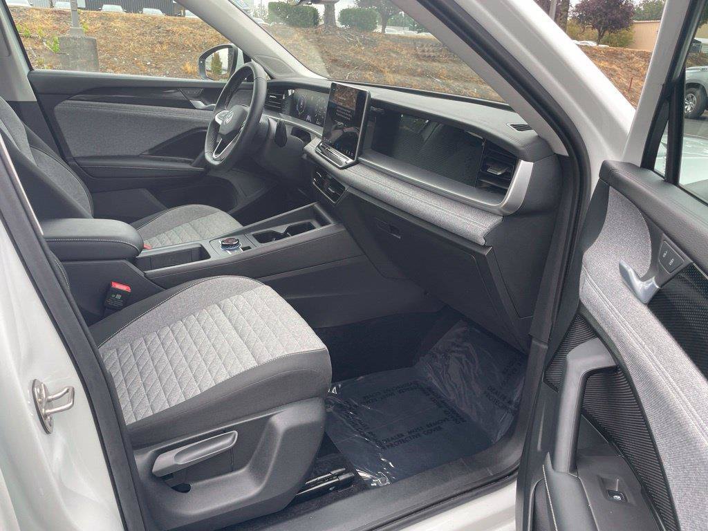 Certified 2025 Volkswagen Tiguan S w/ 18" Wheel Package AWD/4WD image 13