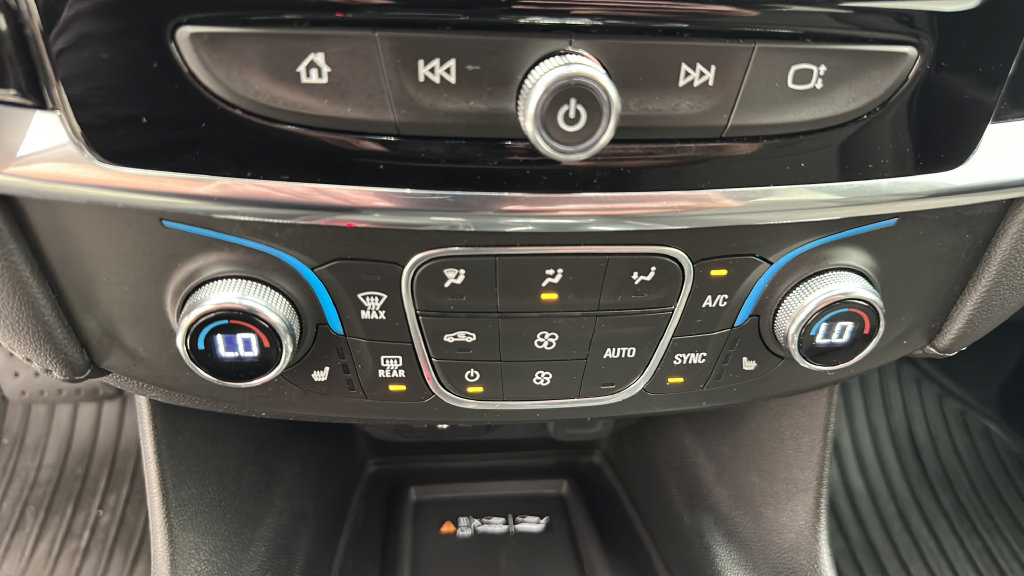 Used 2023 Chevrolet Traverse LT AWD/4WD image 16