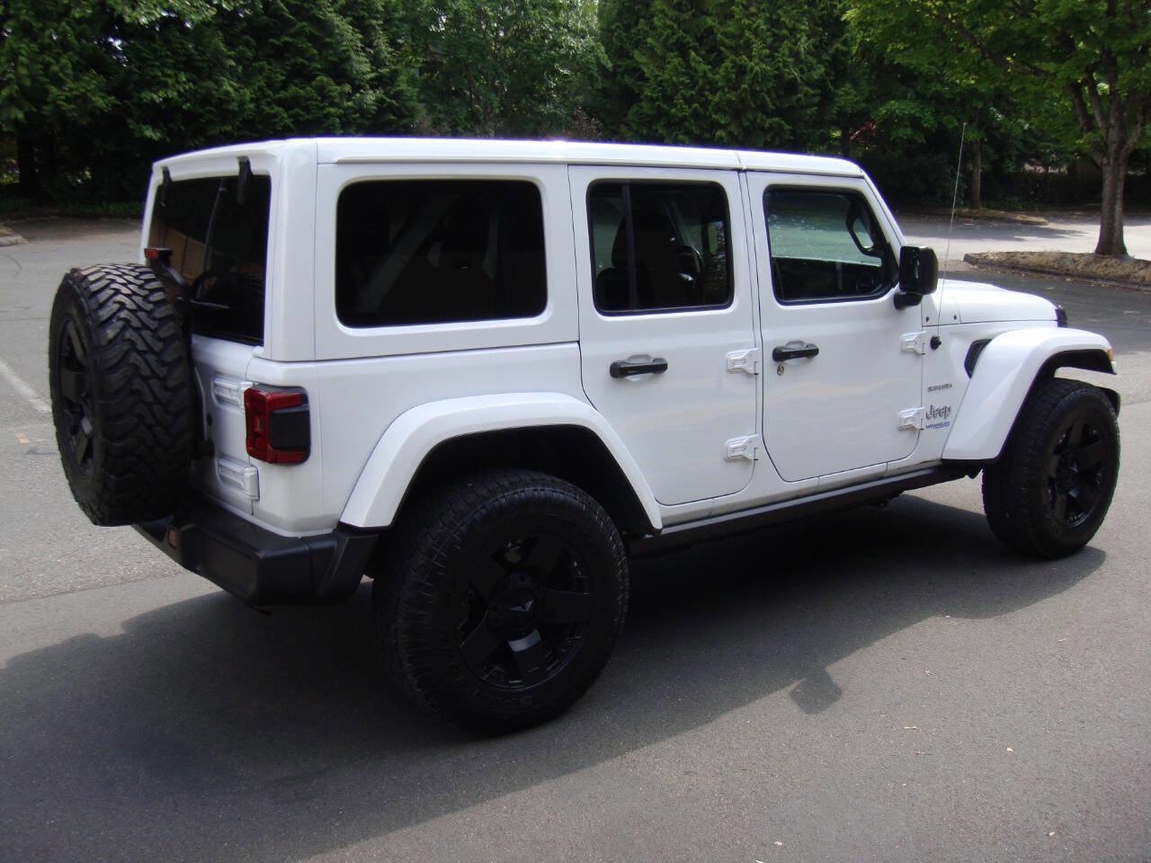 Used 2022 Jeep Wrangler Unlimited Sahara w/ Cold Weather Group image 2