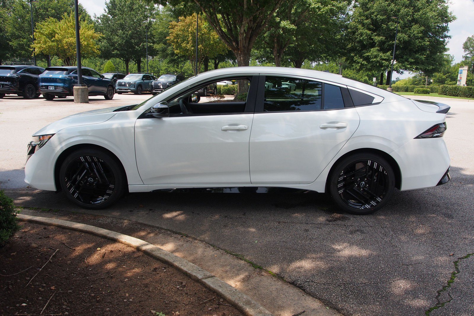 New 2026 Nissan Sentra SR w/ Floor Mat Package FWD image 4