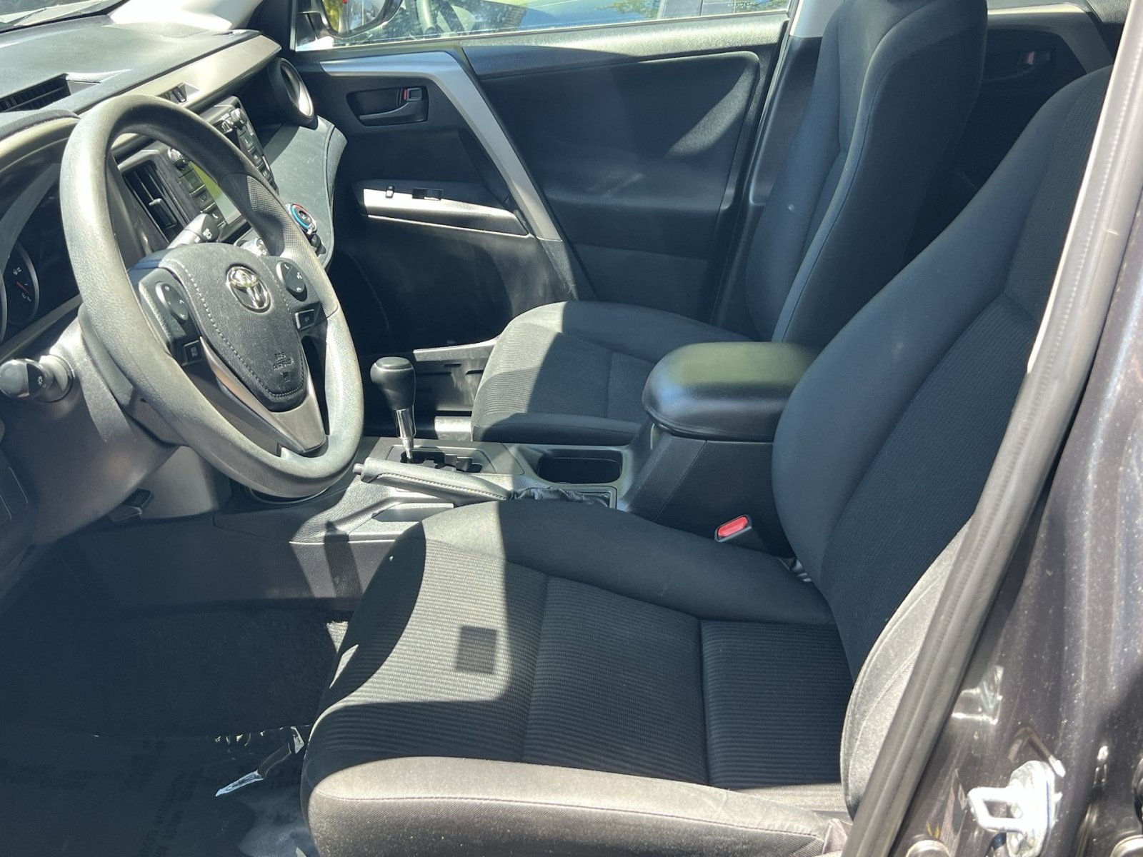Used 2016 Toyota RAV4 LE FWD image 10