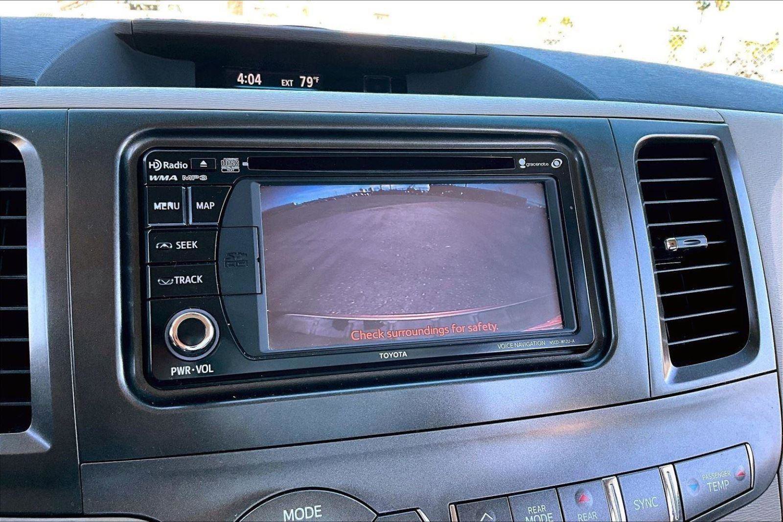 Used 2013 Toyota Sienna LE w/ Towing Pkg image 19