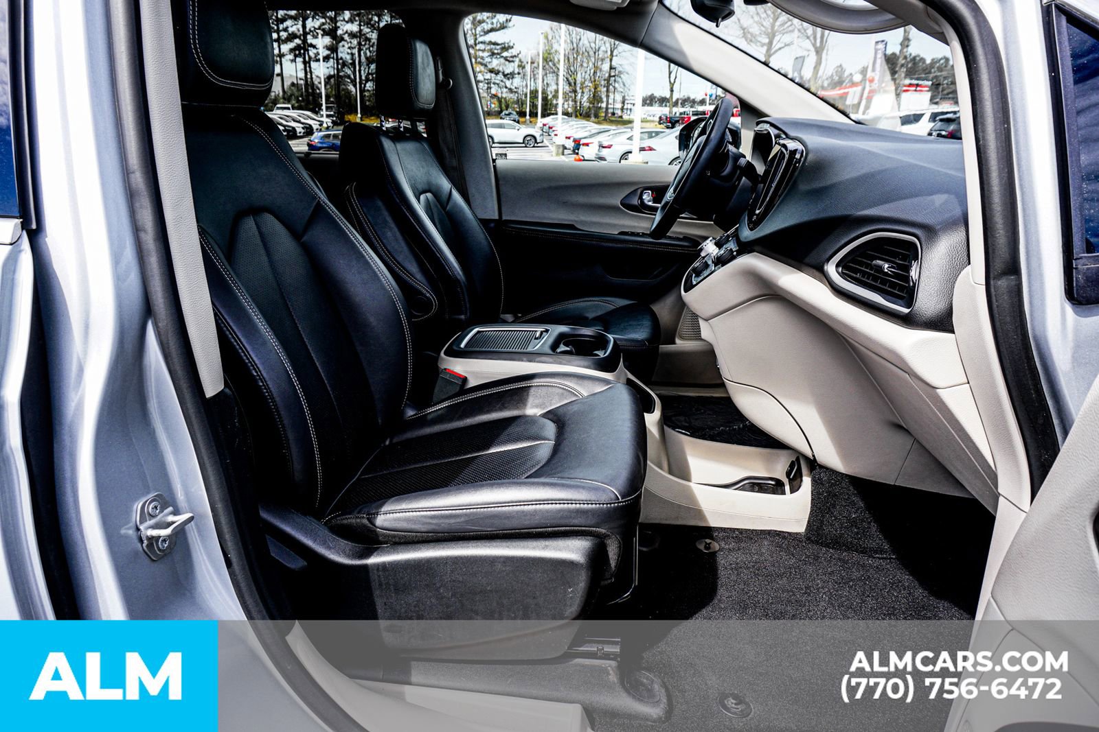 Used 2024 Chrysler Pacifica Touring-L image 24