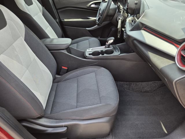 Used 2024 Chevrolet Trax RS FWD image 14