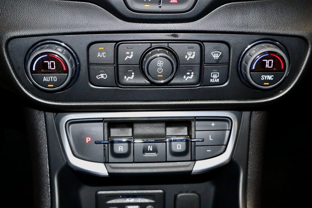 Used 2024 GMC Terrain SLT image 30