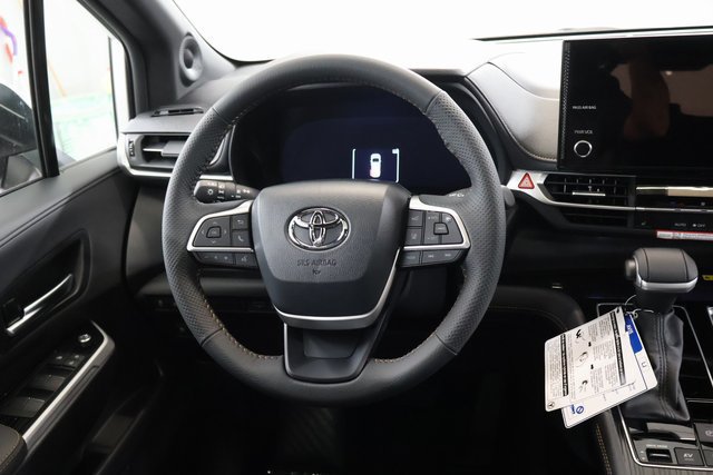 New 2026 Toyota Sienna XLE Woodland Edition AWD/4WD image 15