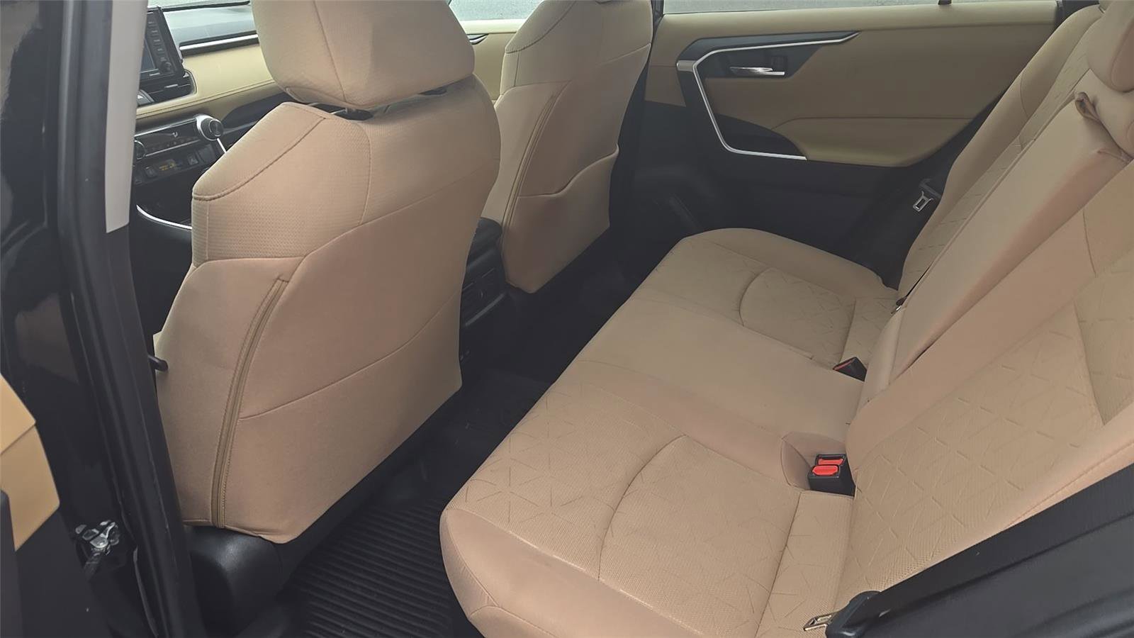 Used 2022 Toyota RAV4 XLE w/ Convenience Package image 13