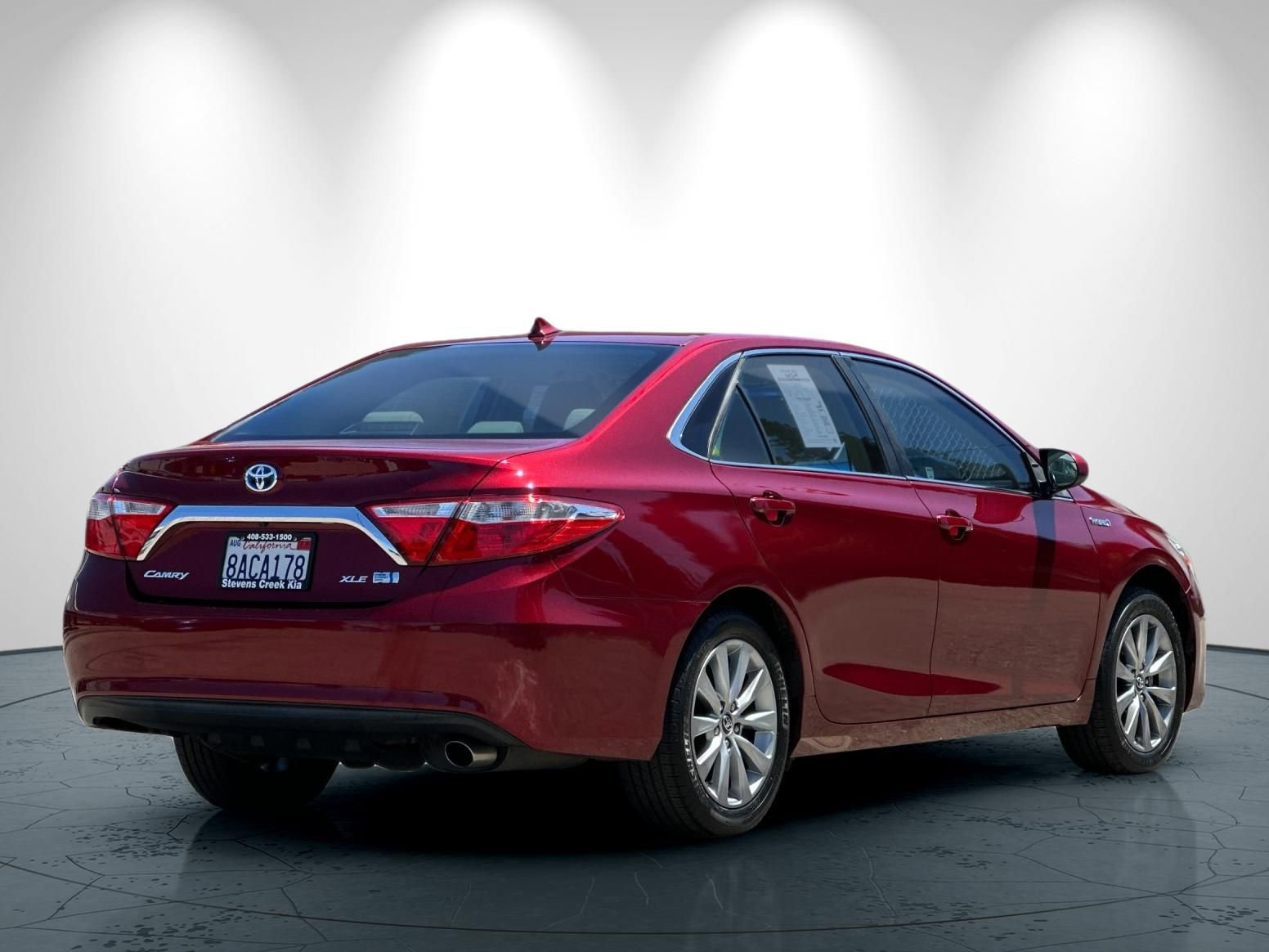 Used 2017 Toyota Camry XLE w/ Moonroof Package FWD image 4