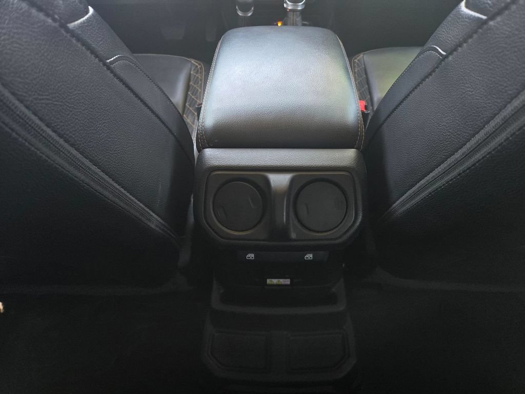Used 2021 Jeep Wrangler Unlimited Sahara AWD/4WD image 6
