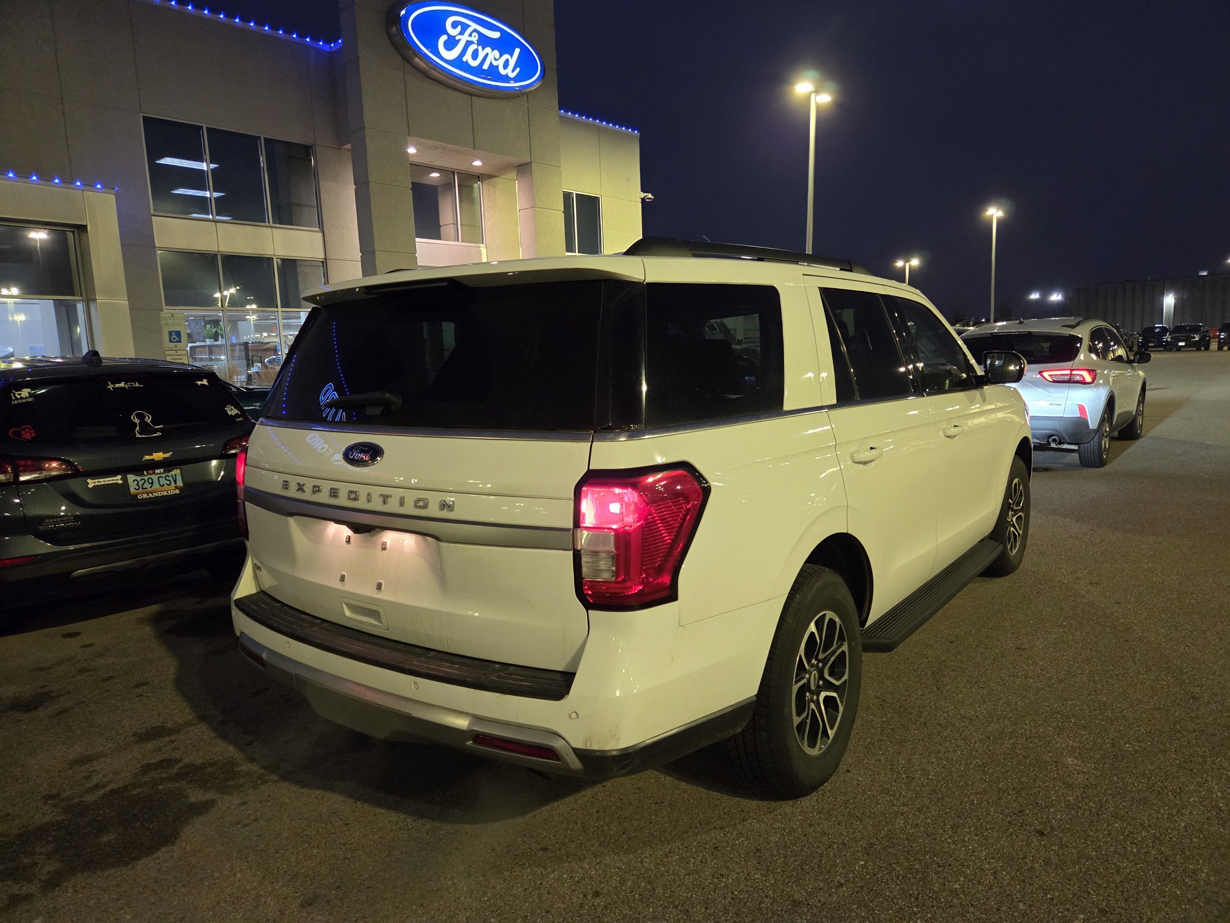 Used 2024 Ford Expedition XLT AWD/4WD image 5