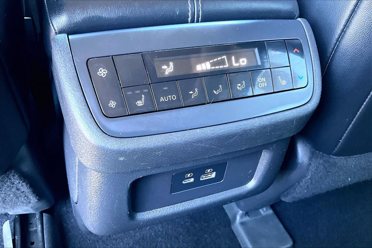 Used 2022 Nissan Pathfinder SL w/ SL Premium Package FWD image 32