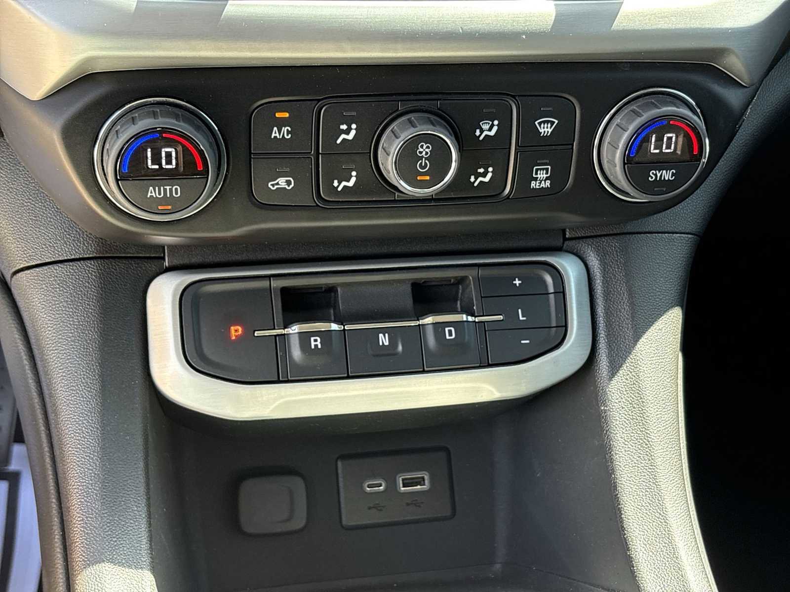 Used 2023 GMC Acadia SLE FWD image 17