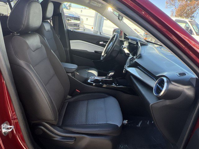 Used 2025 Chevrolet Trax LT w/ LT Convenience Package image 27