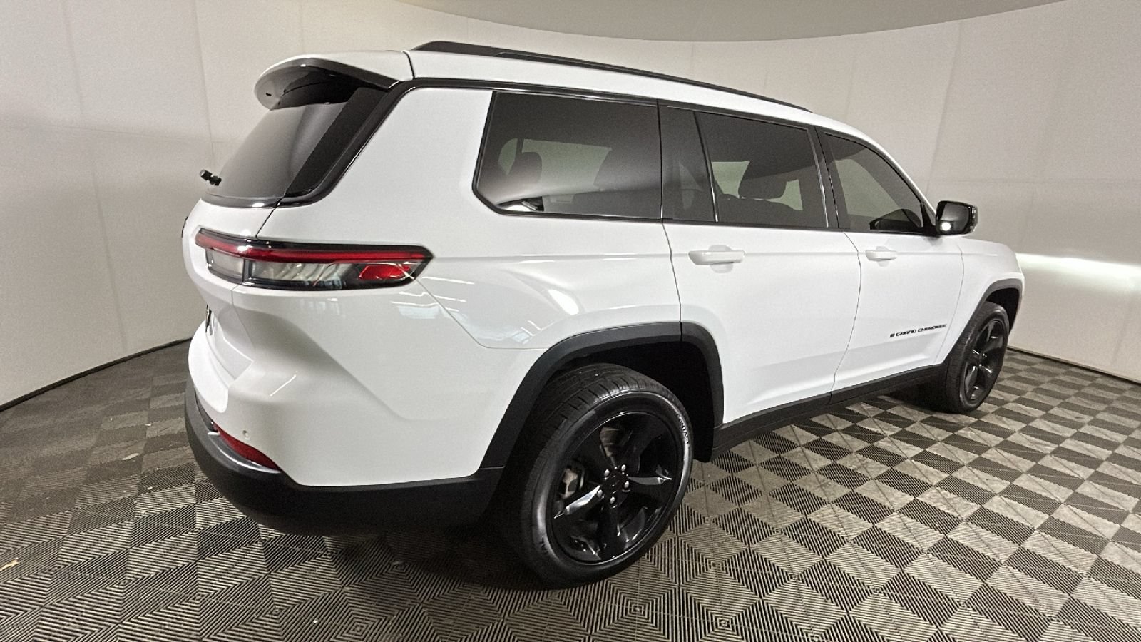 Used 2021 Jeep Grand Cherokee L Laredo AWD/4WD image 3